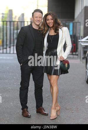 Karen e Kevin Clifton fuori ITV Studios con: Karen Clifton, Kevin Clifton dove: Londra, Regno Unito quando: 05 Apr 2017 Foto Stock