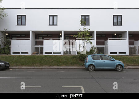 Consiglio-alloggiamento integrato su Gordon House Road, a nord di Londra. Foto Stock