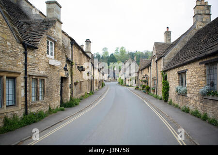 CASTLE Combe, Regno Unito - 5 Maggio 2017: Main Street a Castle Combe, Wiltshire, Regno Unito, Foto Stock