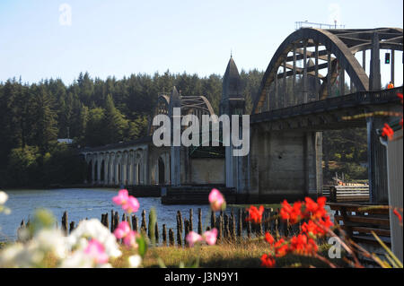 Siuslaw ponte di Firenze Oregon waterfront scena Foto Stock