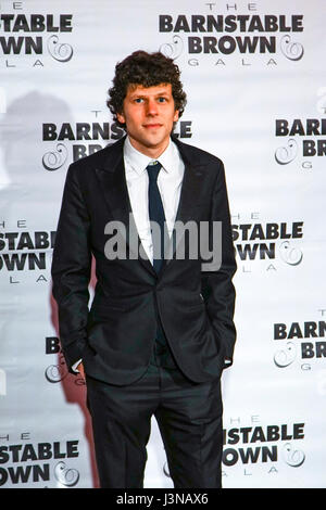 Louisville, Kentucky, Stati Uniti d'America. 05 Maggio, 2017. Jesse Eisenberg assiste il Gala Barnstable-Brown beneficiano il diabete e obesità centro il 5 maggio 2017 a Louisville, Kentucky. Credito: la foto di accesso/Alamy Live News Foto Stock