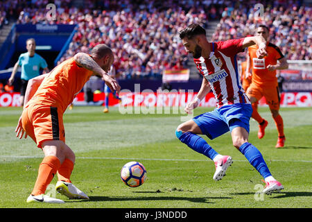 Yannick Carrasco (10) Atletico de Madrid il giocatore. La Liga tra Atlético de Madrid vs SD Eibar All'Vicente Calderón Stadium in Spagna a Madrid, 6 maggio 2017 . Foto Stock