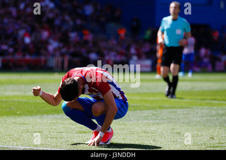 Yannick Carrasco (10) Atletico de Madrid il giocatore. La Liga tra Atlético de Madrid vs SD Eibar All'Vicente Calderón Stadium in Spagna a Madrid, 6 maggio 2017 . Foto Stock