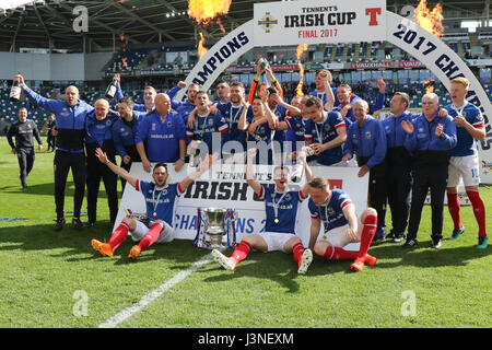 Stadio Nazionale al Windsor Park di Belfast, Irlanda del Nord. 06 Maggio, 2017. Linfield - 2017 Tennents Irish i vincitori della coppa. Credito: David Hunter/Alamy Live News Foto Stock