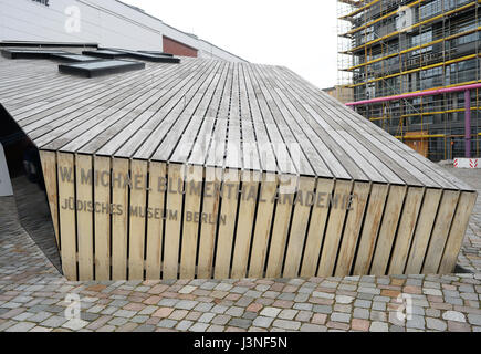 Berlino, Germania. 03 Maggio, 2017. Il W. Michael Blumenthal Academy del Museo Ebraico di Berlino, Germania, 03 maggio 2017. È stato progettato da architetto statunitense Daniel Libeskind. Foto: Jens Kalaene/dpa-Zentralbild/ZB/dpa/Alamy Live News Foto Stock