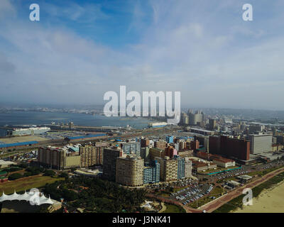 Johannesburg. Il 6 maggio, 2017. Foto scattata il 6 Maggio 2017 mostra una veduta aerea di Durban, KwaZulu-Natal, in Sudafrica. Credito: Zhai Jianlan/Xinhua/Alamy Live News Foto Stock