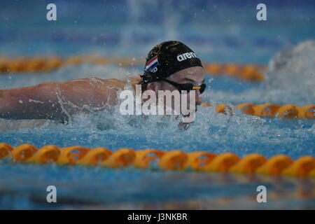 Bergen, Norvegia. Il 7 maggio 2017. Mathys Goosen dell'Netherland impostato per lane Quattro nella mens 100m Butterfly prelims con il miglior tempo di qualificatore 53.31 Credito: Kjell Eirik Irgens Henanger/Alamy Live News Foto Stock