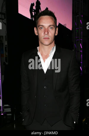 Los Angeles, Ca, Stati Uniti d'America. Il 6 maggio, 2017. Jonathan Rhys Meyers, all'Angel Volo dell Occidente sforzo annuale dei premi al California Science Center In California il 6 maggio 2017. Credito: Fs/media/punzone Alamy Live News Foto Stock