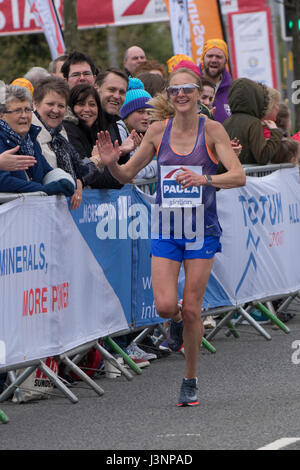 Maratona Mondiale record titolare Paula Radcliffe esegue il Siglion Sunderland città mezza maratona 7 Maggio 2017 - Sunderland, Tyne and Wear. Foto Stock