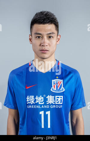 Ritratto di calcio cinese player Lv Zheng di Shanghai Groenlandia Shenhua F.C. per il 2017 Chinese Football Association Super League, in Cina a Shanghai, 22 gennaio 2017. Foto Stock