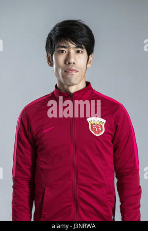 Ritratto di calcio cinese player Lv Wenjun di Shanghai SIPG F.C. per il 2017 Chinese Football Association Super League, in Cina a Shanghai, 15 febbraio 2017. Foto Stock
