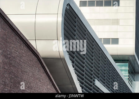 Frammento di un edificio moderno. Architettura contemporanea a Amburgo, Germania Foto Stock