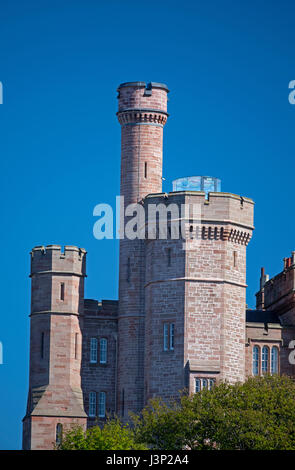 Inverness Castle in alto sopra il fiume Ness nel Altopiano della capitale. Foto Stock