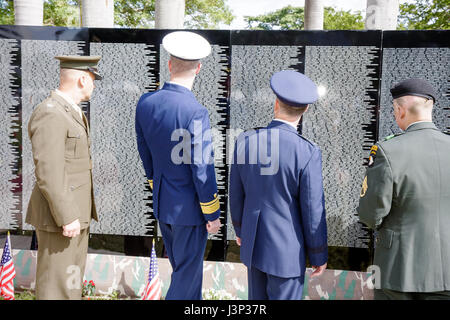 Miami Florida,Bayfront Park,The Moving Wall,Vietnam Veterans Memorial,replica,nomi,ucciso in azione,cerimonia di apertura,militare,guerra,rango,esercito,Airborne, Foto Stock