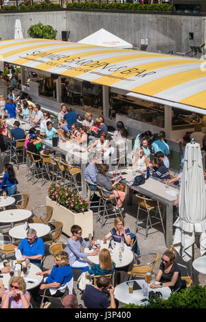 Centro Rock Cafe giardino estivo e bar, Rockefeller Center, New York, Stati Uniti d'America Foto Stock