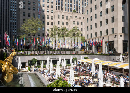 Centro Rock Cafe giardino estivo e bar, Rockefeller Center, New York, Stati Uniti d'America Foto Stock