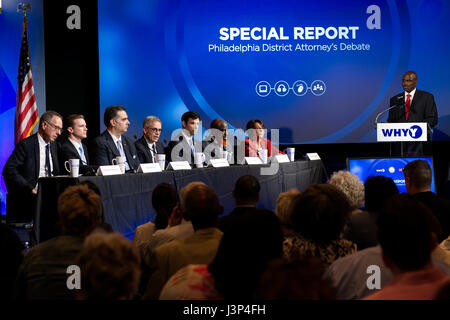 Sette candidati democratici hanno partecipato alla Philadelphia Avvocatura Distrettuale dibattito all'WHYY Studios in Philadelphia, PA, il 27 aprile 2017. Foto Stock