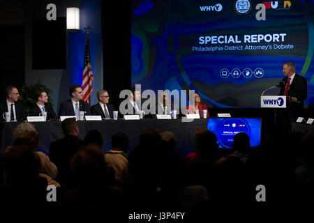 Sette candidati democratici hanno partecipato alla Philadelphia Avvocatura Distrettuale dibattito all'WHYY Studios in Philadelphia, PA, il 27 aprile 2017. Foto Stock