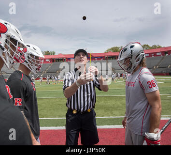 Coin toss prima a lacrosse match tra Ohio State e Rutgers ad alto punto soluzioni Stadium di New Jersey Foto Stock