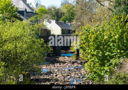 Pettigo è un piccolo villaggio sul confine della contea di Donegal, Repubblica di Irlanda e County Fermanagh, Irlanda del Nord. È bisecato dall'Termon R Foto Stock