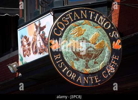 Digital Signage lungo Atwells Avenue nella Provvidenza la Federal Hill Section, Rhode Island, STATI UNITI D'AMERICA Foto Stock