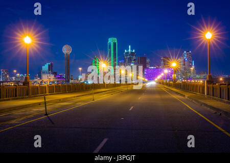 Margaret Hunt Hill Bridge è un ponte a Dallas, Texas, che abbraccia tutta la Trinità del fiume e fu costruita come parte della Trinità River Project. Progettato Foto Stock