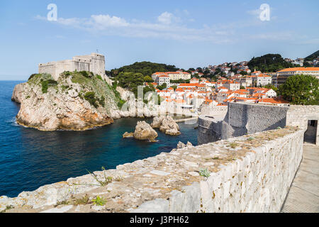 Spinta alla ribalta nel recente serie hit gioco di troni, Fort Lovrijenac è un possente xi secolo arroccato affacciato su Dubrovnik fr Foto Stock