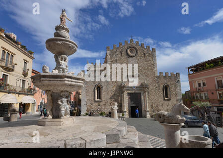 Dom San Nicolo, Domplatz, Taormina, Sizilien, Italien Foto Stock