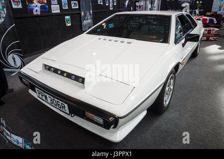 STUTTGART, Germania - 03 Marzo 2017: Sports Car Lotus Esprit S1, 1977. Dal film di James Bond 'The Spy Who Loved Me". In Europa il più grande classico auto exhibition 'retrò classici' Foto Stock