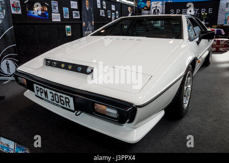 STUTTGART, Germania - 03 Marzo 2017: Sports Car Lotus Esprit S1, 1977. Dal film di James Bond 'The Spy Who Loved Me". In Europa il più grande classico auto exhibition 'retrò classici' Foto Stock