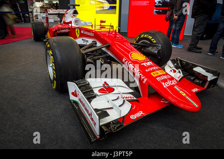 STUTTGART, Germania - 03 Marzo 2017: Formula One racing car Ferrari SF15-T, 2015. In Europa il più grande classico auto exhibition 'retrò classici' Foto Stock