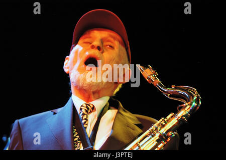 Jan Ptaszyn WróblewskiJan 'Ptaszyn' Wróblewski (nato il 27 marzo 1936 a Kalisz) è un polacco musicista jazz, compositore, arrangiatore e conduttore, giornalista Foto Stock