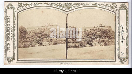 Questo titolo si riferisce a un'opera d'arte o a una fotografia storica creata da Julio Michaud e Hijo, intorno al 1860, che mostra una scena di Chapultepec, un'area notevole di città del Messico. Foto Stock