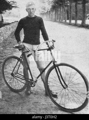 Jaap Eden dopo la sua prima vittoria, un noto atleta olandese noto per i suoi successi nel pattinaggio di velocità e nel ciclismo. Foto Stock