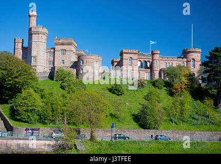 Inverness Castle in alto sopra il fiume Ness nel Altopiano della capitale. Foto Stock