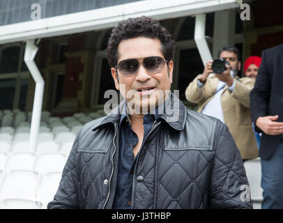 Sachin Tendulkar al ovale,Londra per promuovere il suo film "Un miliardo di sogni" Foto Stock