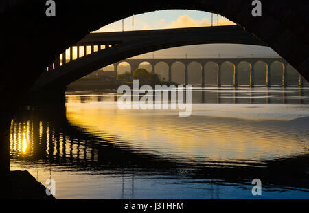 Berwick, tre ponti che attraversano il Tweed in Inghilterra del la maggior parte delle città settentrionali Foto Stock