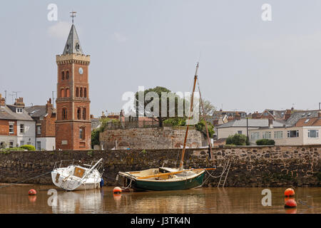 Peter's Tower Devon - Italianamente mattone di clock tower a Lympstone sul fiume Exe estuario Foto Stock