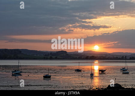 Tramonto sul fiume Exe estuary visto da Lympstone verso Starcross Foto Stock
