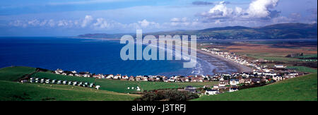 Una vista panoramica del villaggio e la spiaggia di Borth in Ceredigion Cardiganshire Galles Centrale Foto Stock