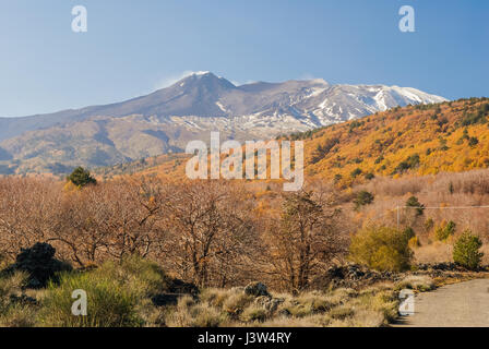 Il nord-il fianco est del vulcano Etna durante il tardo autunno Foto Stock