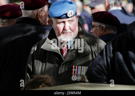 /Onu di mantenimento della pace della NATO veterano al Giorno del Ricordo Le Cerimonie, Victoria Park, 11 novembre 2016, London, Ontario, Canada Foto Stock