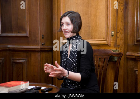 Dr Julia Lovell OBE - accademica e autore Foto Stock