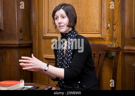 Dr Julia Lovell OBE - accademica e autore Foto Stock