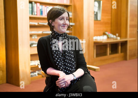 Dr Julia Lovell OBE - accademica e autore Foto Stock