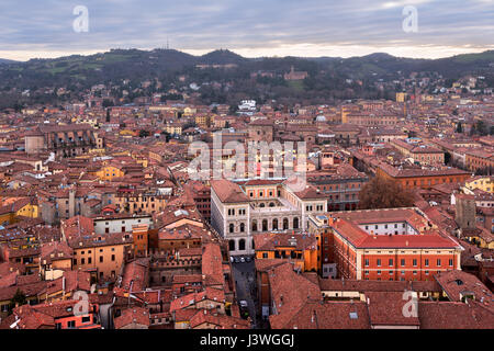 Vista aerea di Bologna dalla Torre degli Asinelli, Bologna, Emilia Romagna, Italia Foto Stock