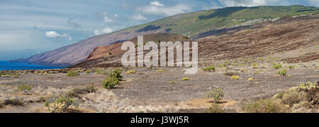 Vista ad ovest da Tacoron, El Hierro, Isole Canarie, verso El JULAN, un gigantesco argine coperto da giovani flussi di lava basaltica Foto Stock