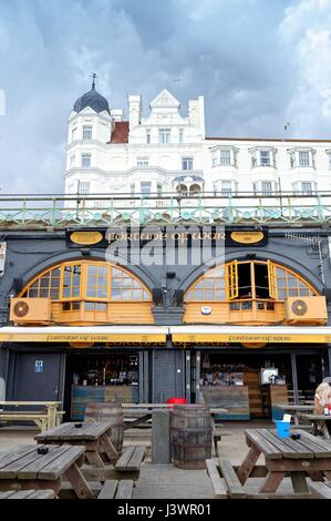 La fortuna della guerra public house sul lungomare di Brighton East Sussex Regno Unito Foto Stock