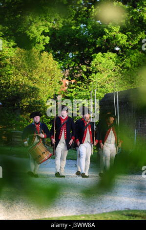 Stati Uniti Virginia VA Colonial Williamsburg interpreti storici play accampamento militare Foto Stock