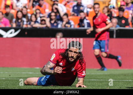 Durante una spagnola La Liga partita di calcio tra Valencia e Osasuna in Spagna a Valencia, domenica 7 maggio, 2017. Foto Stock